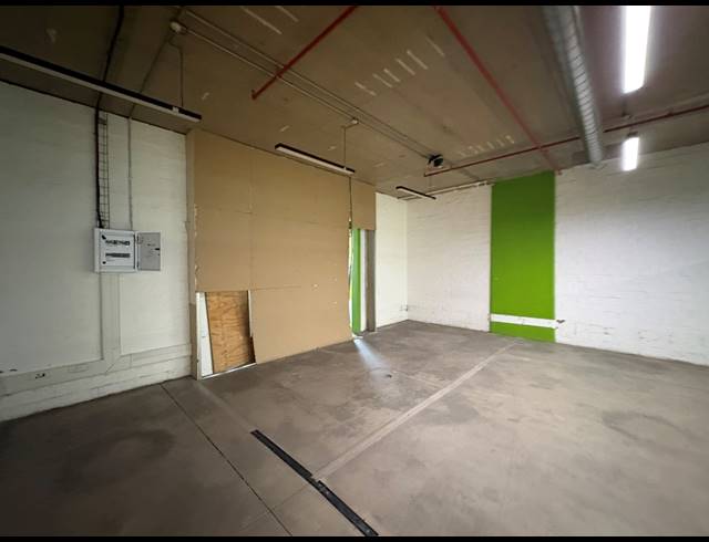 2,189M² OFFICE TO LET IN WOODSTOCK